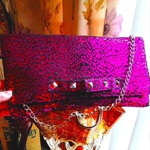 ♥️♥️BETSEY JOHNSON🎀 LARGE HOT PINK CLUTCH OR PLUS CROSSBODY CHAIN 💯♥️♥️💯